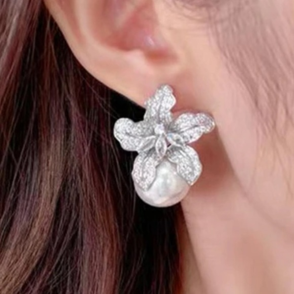 Petal with Pearl earrings for brides and‎ brides maid